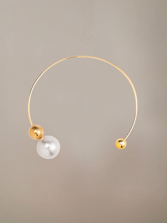 Gold Round Necklace with Pearl